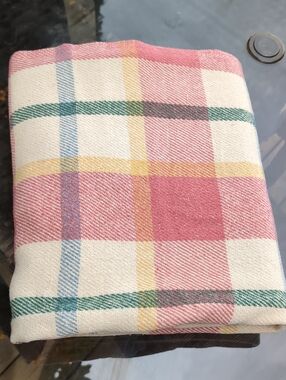 Vintage Victor Will en Pink Plaid Wool Blanket 69"X83"